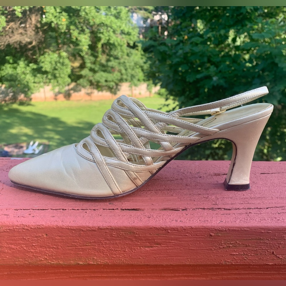 Caressa Women’s  2inch Heels Size 7 Narrow W/ Box